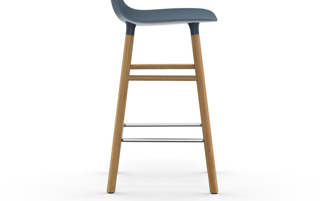 Барный стул от фабрики Normann Copenhagen модель Form  with Wood Legs