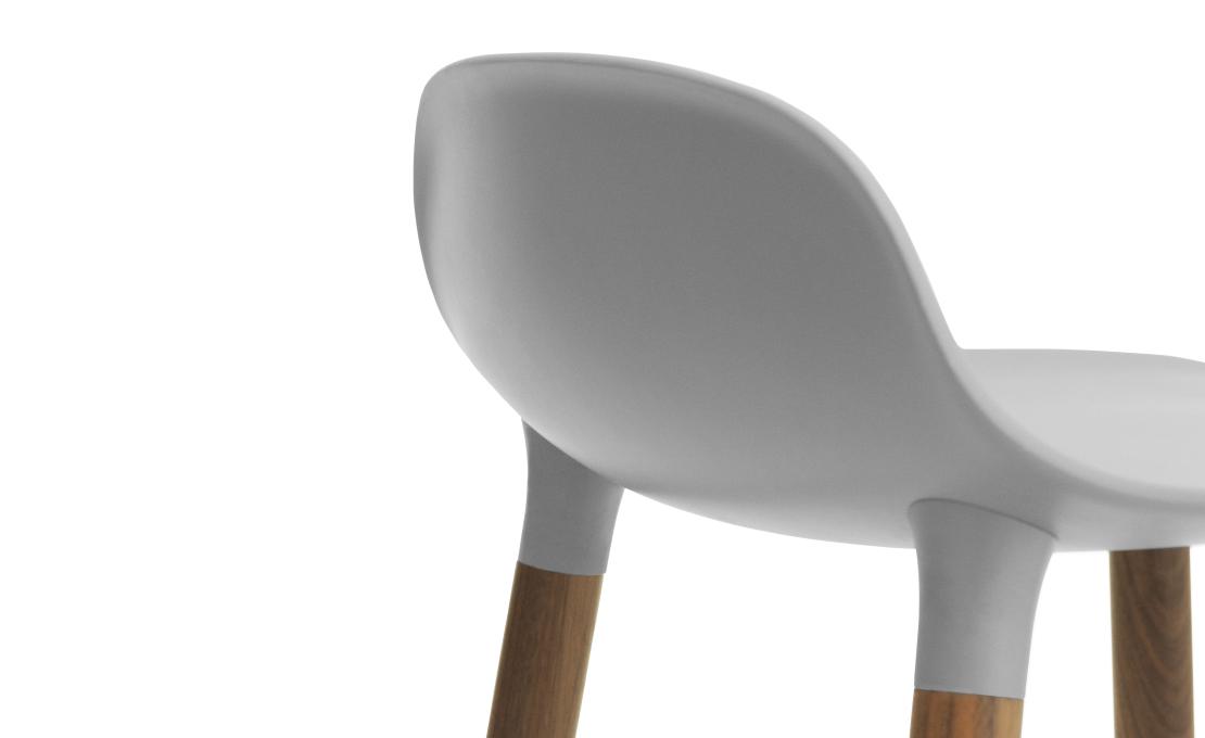 Барный стул от фабрики Normann Copenhagen модель Form  with Wood Legs