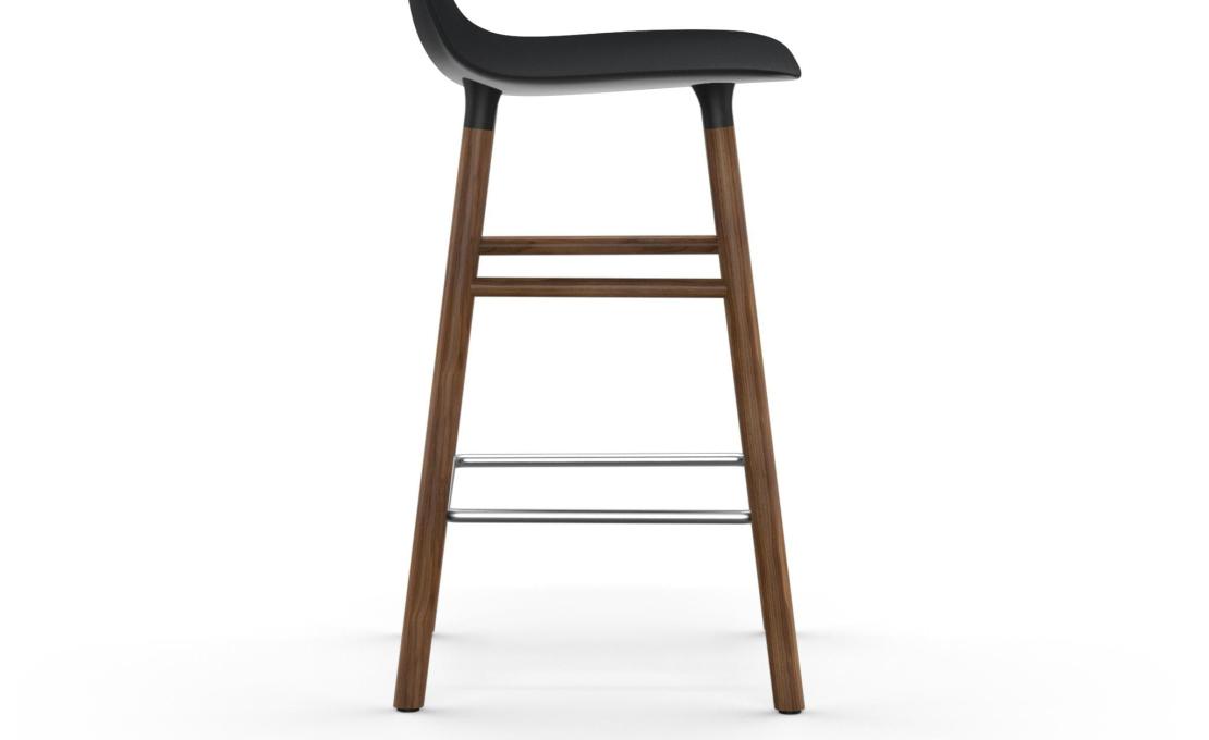 Барный стул от фабрики Normann Copenhagen модель Form  with Wood Legs