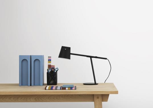 Настольная лампа от фабрики Normann Copenhagen модель 50506 Momento Table Lamp