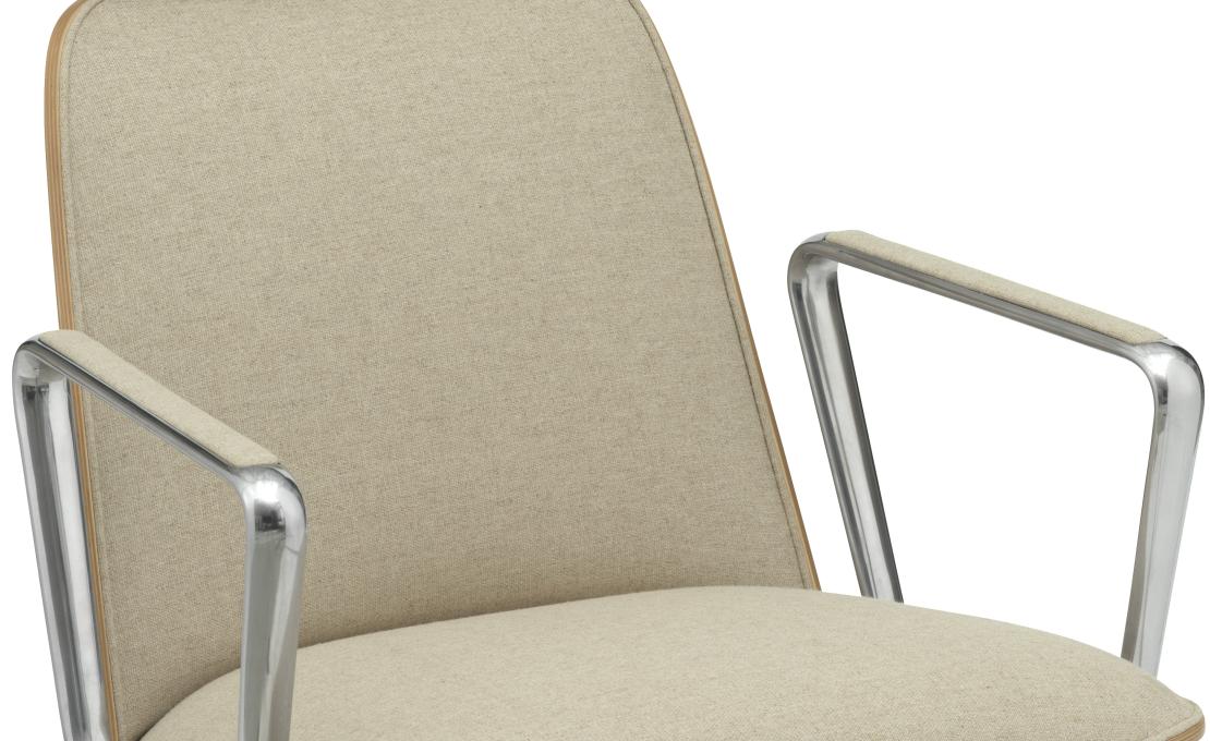 Кресло от фабрики Normann Copenhagen модель Pad Swivel Lounge 