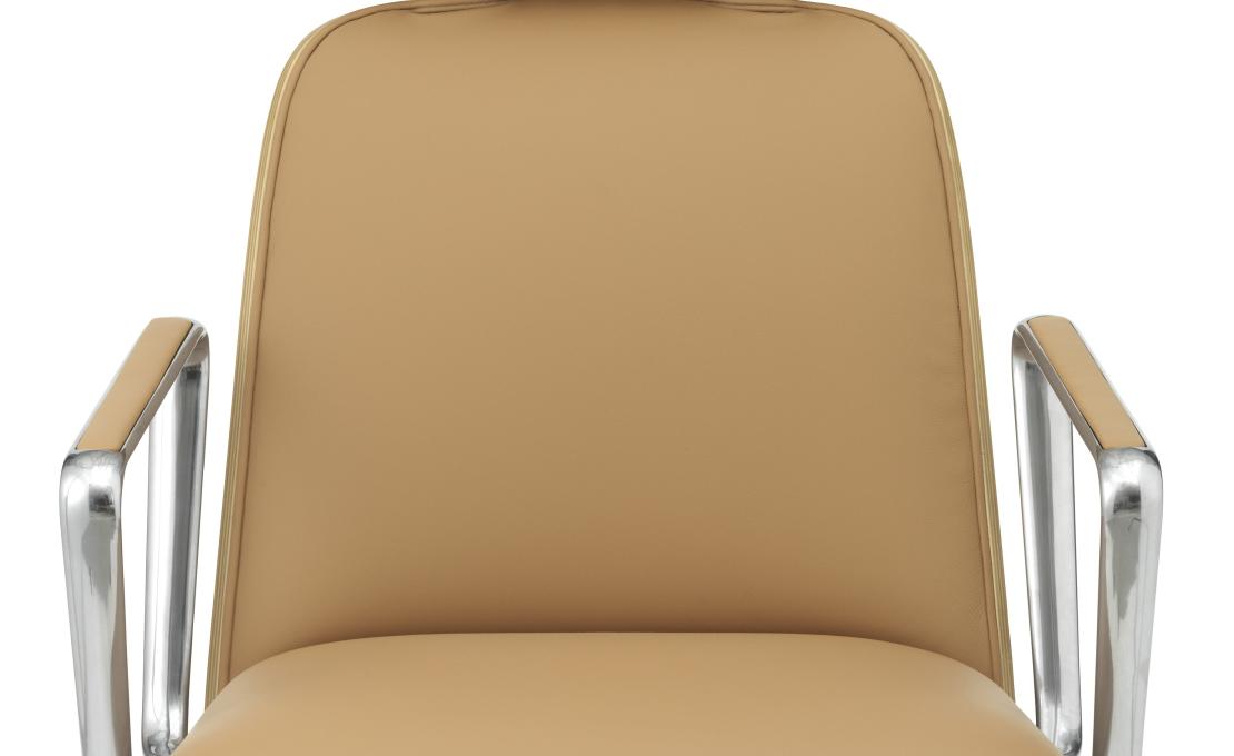 Кресло от фабрики Normann Copenhagen модель Pad Swivel Lounge 