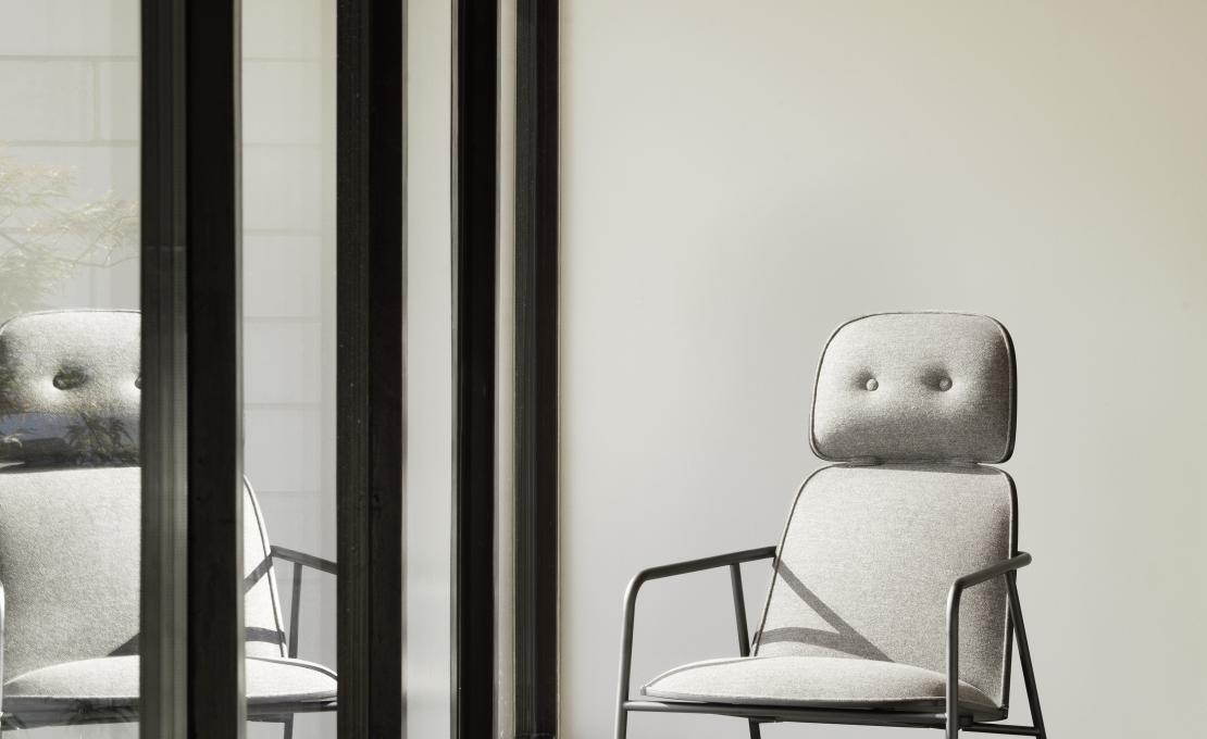 Стул от фабрики Normann Copenhagen модель Pad High 