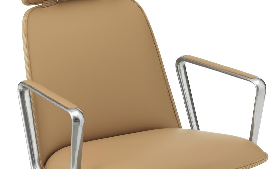 Кресло от фабрики Normann Copenhagen модель Pad Swivel Lounge 