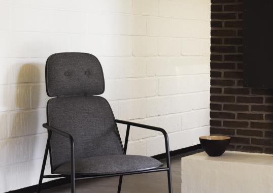 Стул от фабрики Normann Copenhagen модель Pad High 