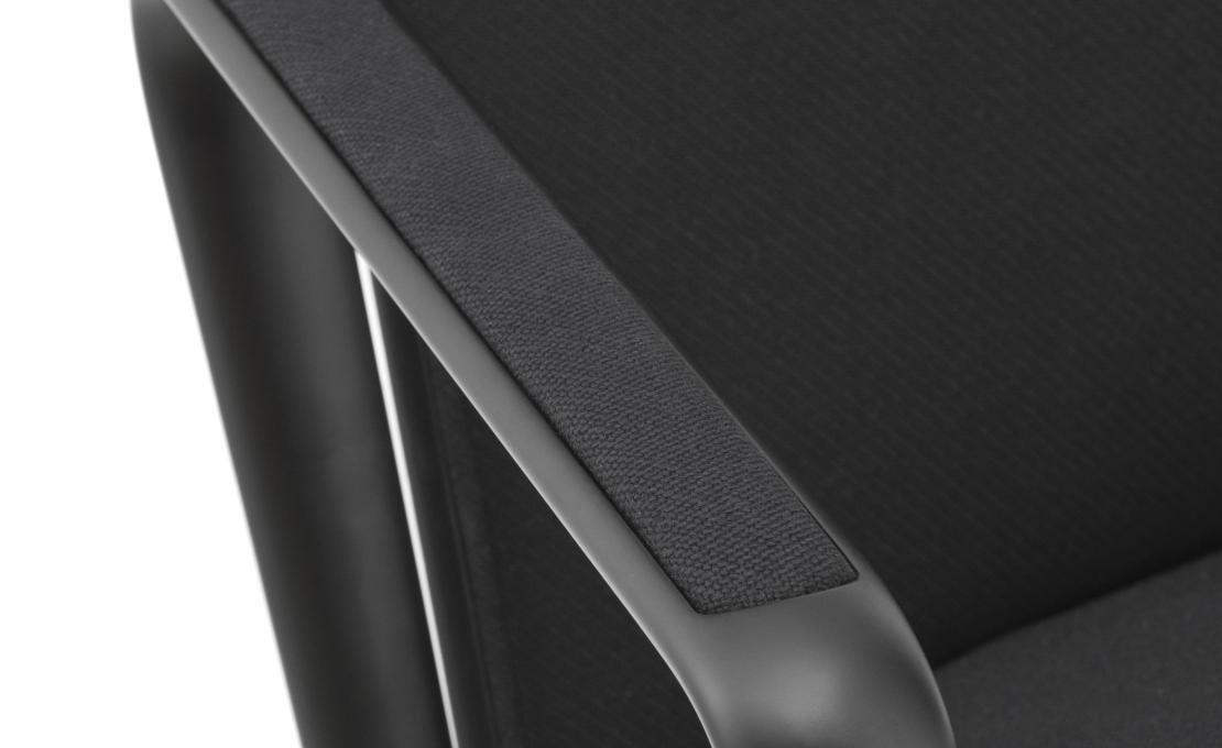 Кресло от фабрики Normann Copenhagen модель Pad Swivel Lounge 