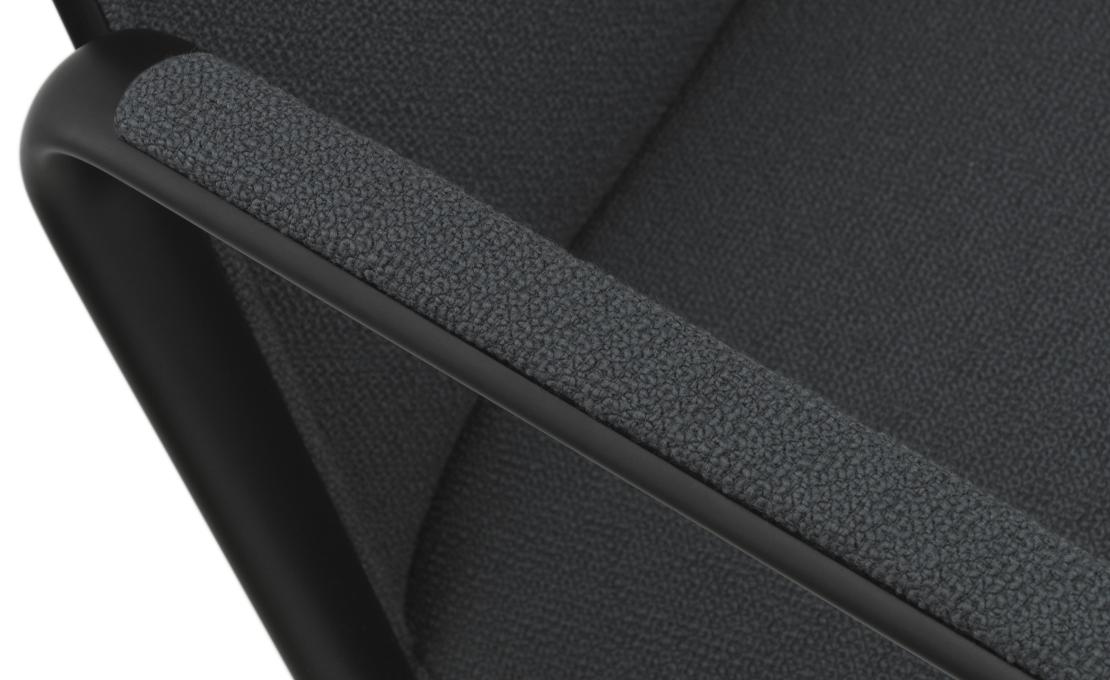 Кресло от фабрики Normann Copenhagen модель Pad Swivel Lounge 