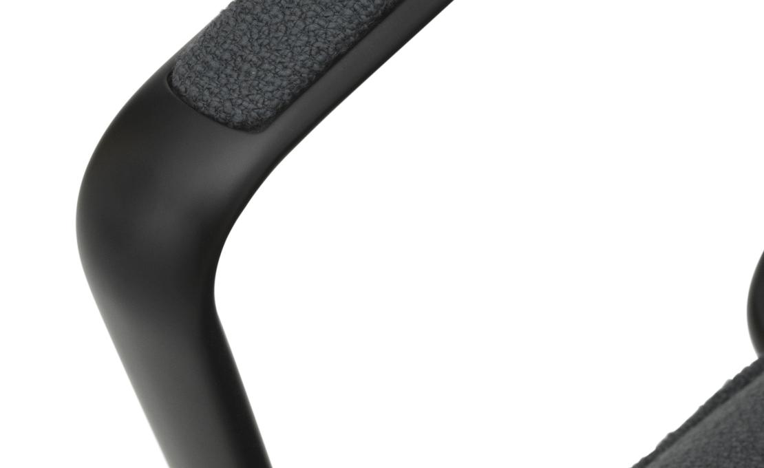 Кресло от фабрики Normann Copenhagen модель Pad Swivel Lounge 