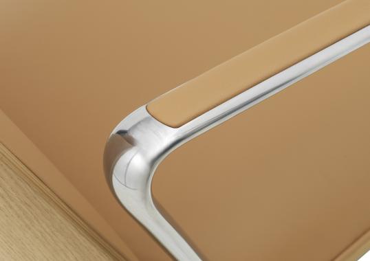 Кресло от фабрики Normann Copenhagen модель Pad Swivel Lounge 