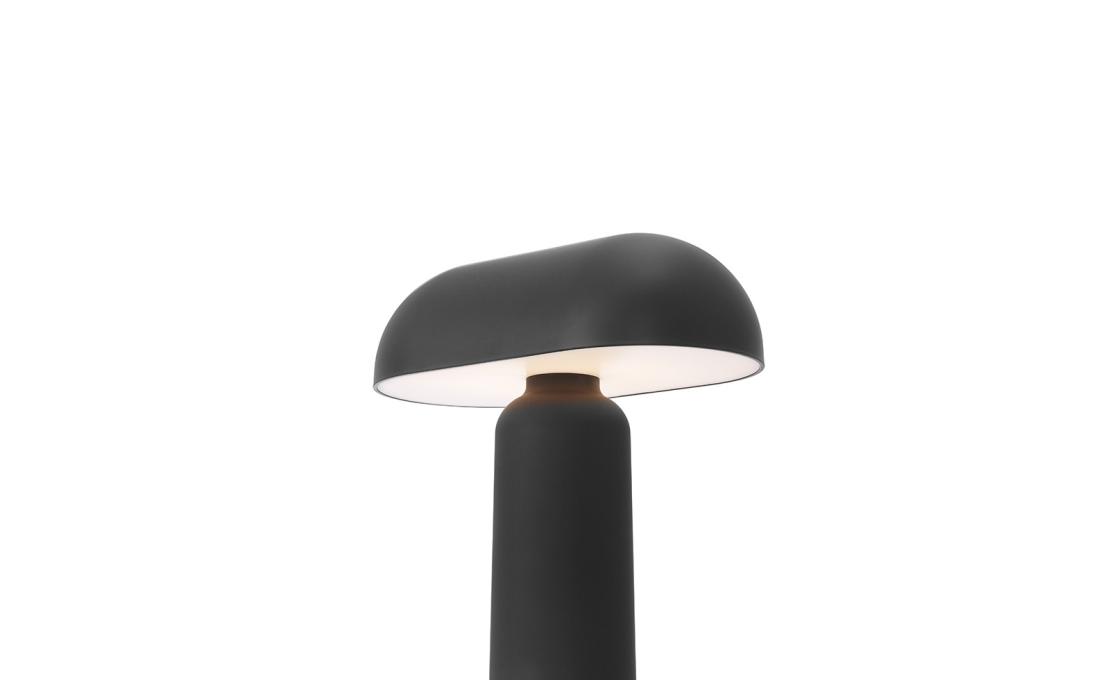 Настольная лампа от фабрики Normann Copenhagen модель 51011 Porta Table Lamp