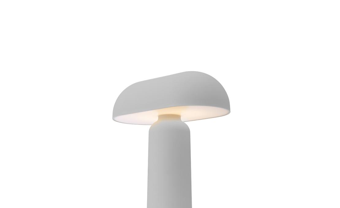 Настольная лампа от фабрики Normann Copenhagen модель 51011 Porta Table Lamp