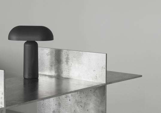 Настольная лампа от фабрики Normann Copenhagen модель 51011 Porta Table Lamp