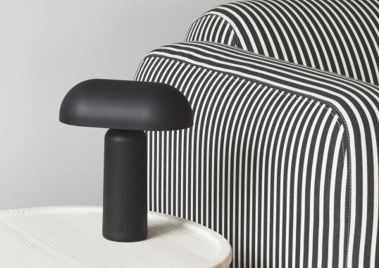 Настольная лампа от фабрики Normann Copenhagen модель 51011 Porta Table Lamp