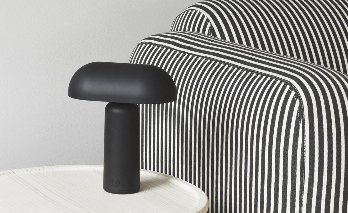 Настольная лампа от фабрики Normann Copenhagen модель 51011 Porta Table Lamp