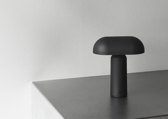 Настольная лампа от фабрики Normann Copenhagen модель 51011 Porta Table Lamp