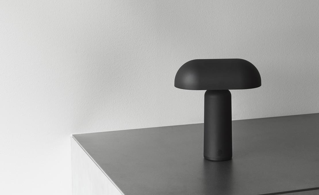 Настольная лампа от фабрики Normann Copenhagen модель 51011 Porta Table Lamp
