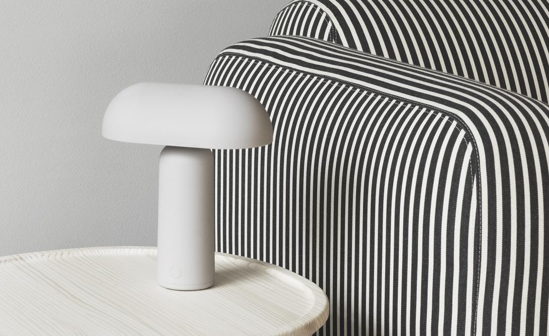 Настольная лампа от фабрики Normann Copenhagen модель 51011 Porta Table Lamp