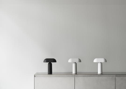 Настольная лампа от фабрики Normann Copenhagen модель 51011 Porta Table Lamp