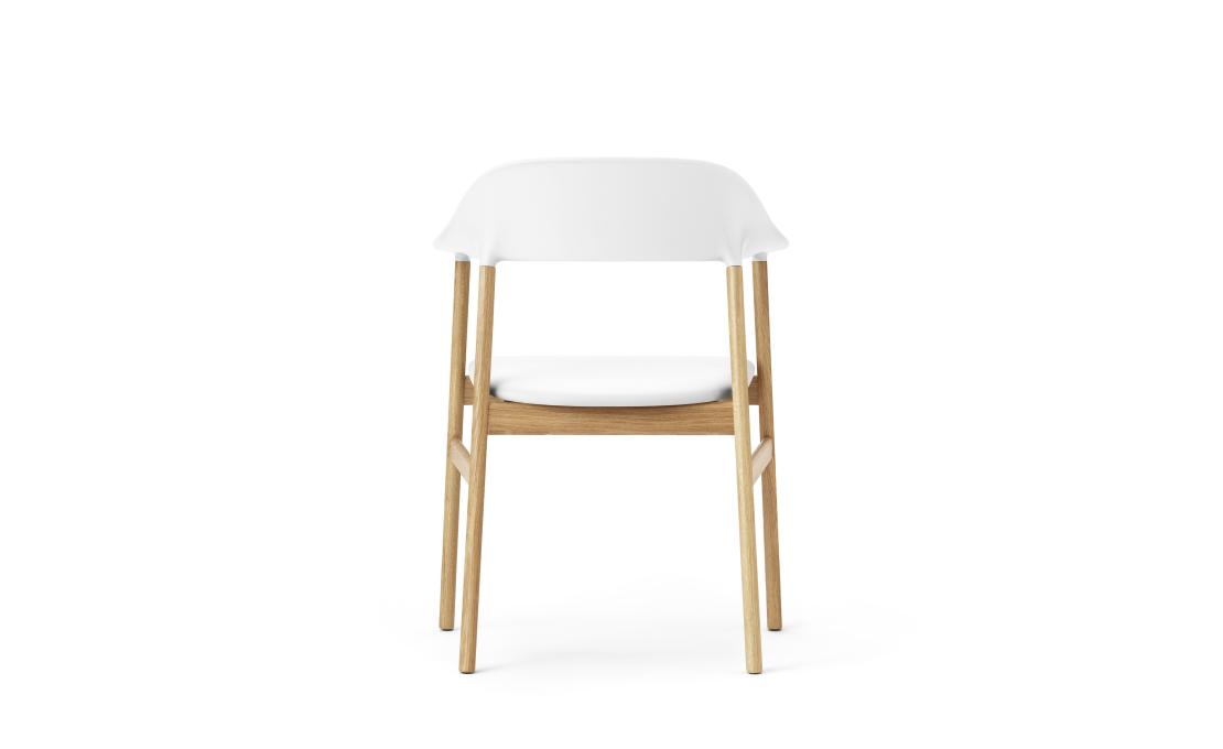 Кресло от фабрики Normann Copenhagen модель 14010 Herit Upholstery Arm