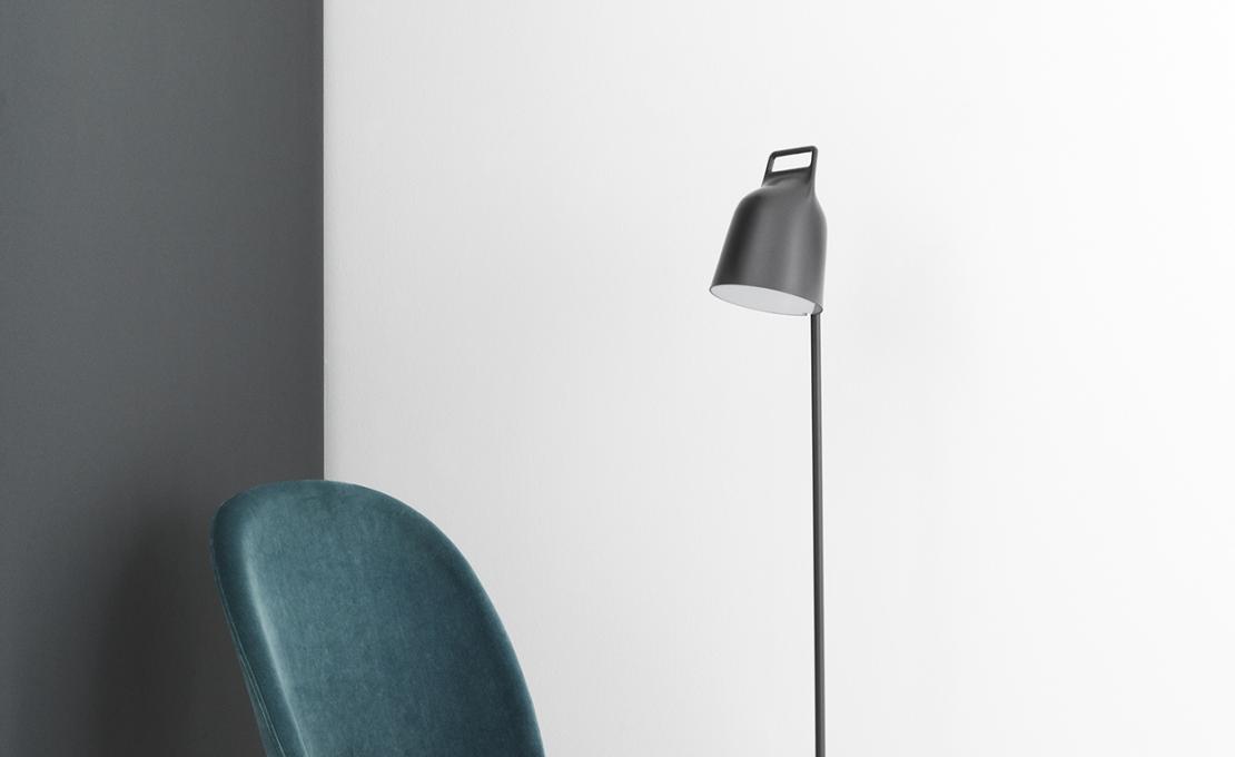 Торшер от фабрики Normann Copenhagen модель 5050 Stage Floor Lamp