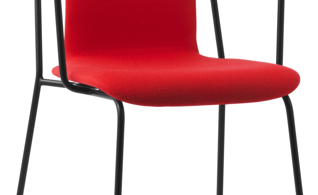 Кресло от фабрики Normann Copenhagen модель Studio Full Upholstery Arm