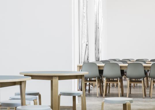 Стол от фабрики Normann Copenhagen модель 6030 Slice Linoleum Table