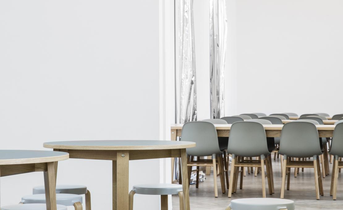 Стол от фабрики Normann Copenhagen модель 6030 Slice Linoleum Table