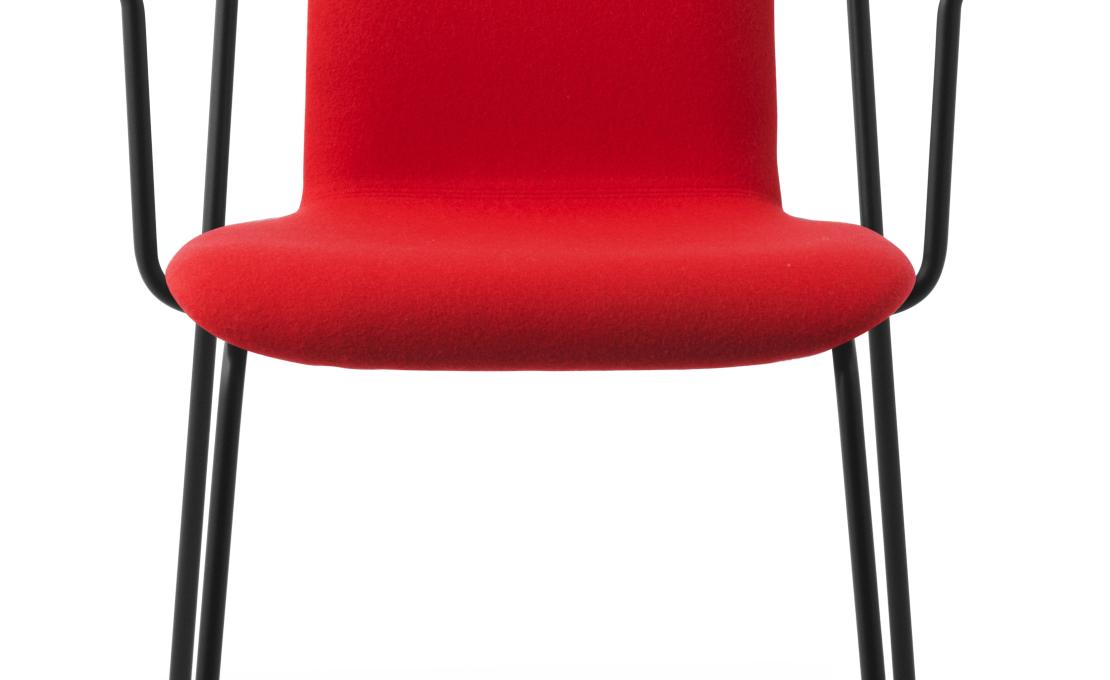 Кресло от фабрики Normann Copenhagen модель Studio Full Upholstery Arm