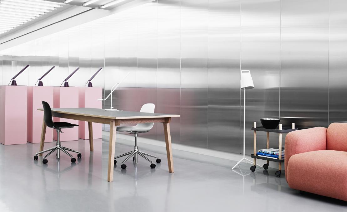 Стол от фабрики Normann Copenhagen модель 6030 Slice Linoleum Table