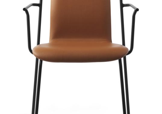 Кресло от фабрики Normann Copenhagen модель Studio Full Upholstery Arm