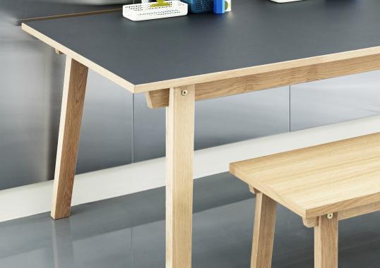 Стол от фабрики Normann Copenhagen модель 6030 Slice Linoleum Table