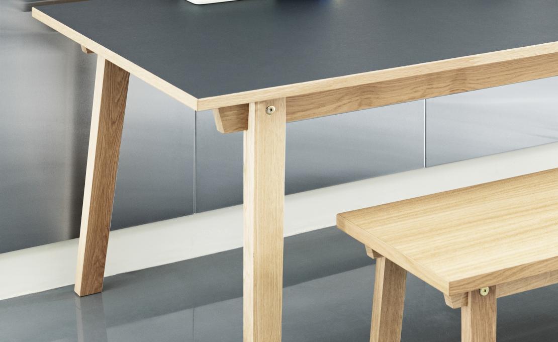 Стол от фабрики Normann Copenhagen модель 6030 Slice Linoleum Table