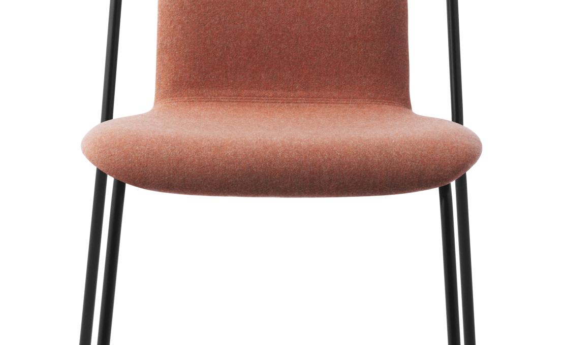 Стул от фабрики Normann Copenhagen модель Studio Full Upholstery 