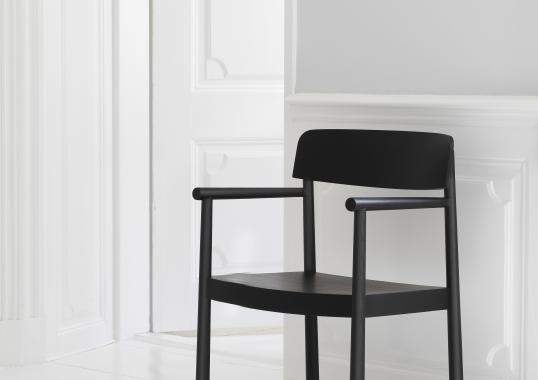 Кресло от фабрики Normann Copenhagen модель 140161 Timb Arm