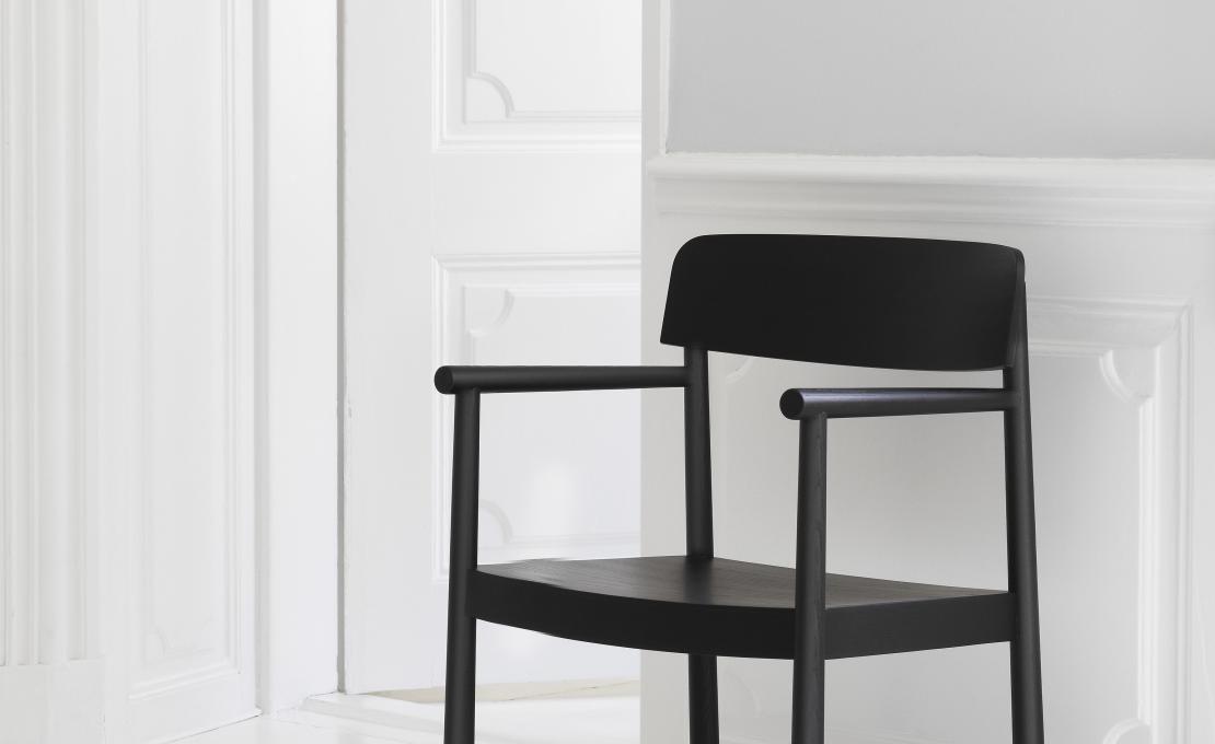 Кресло от фабрики Normann Copenhagen модель 140161 Timb Arm