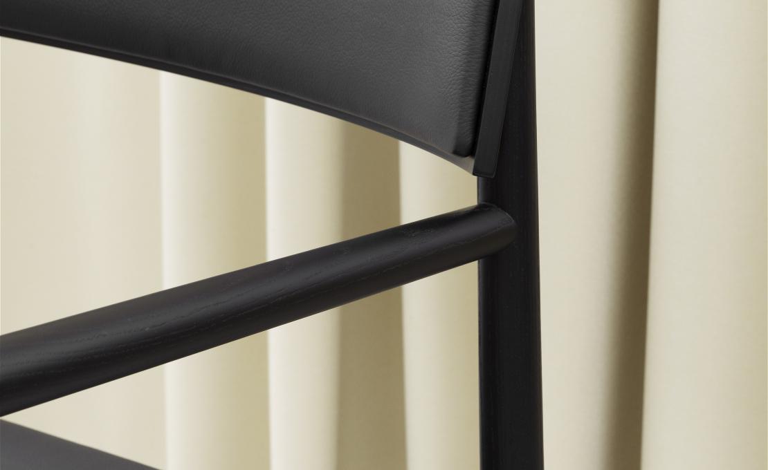 Кресло от фабрики Normann Copenhagen модель 140162 Timb Upholstery Arm