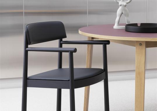 Кресло от фабрики Normann Copenhagen модель 140162 Timb Upholstery Arm