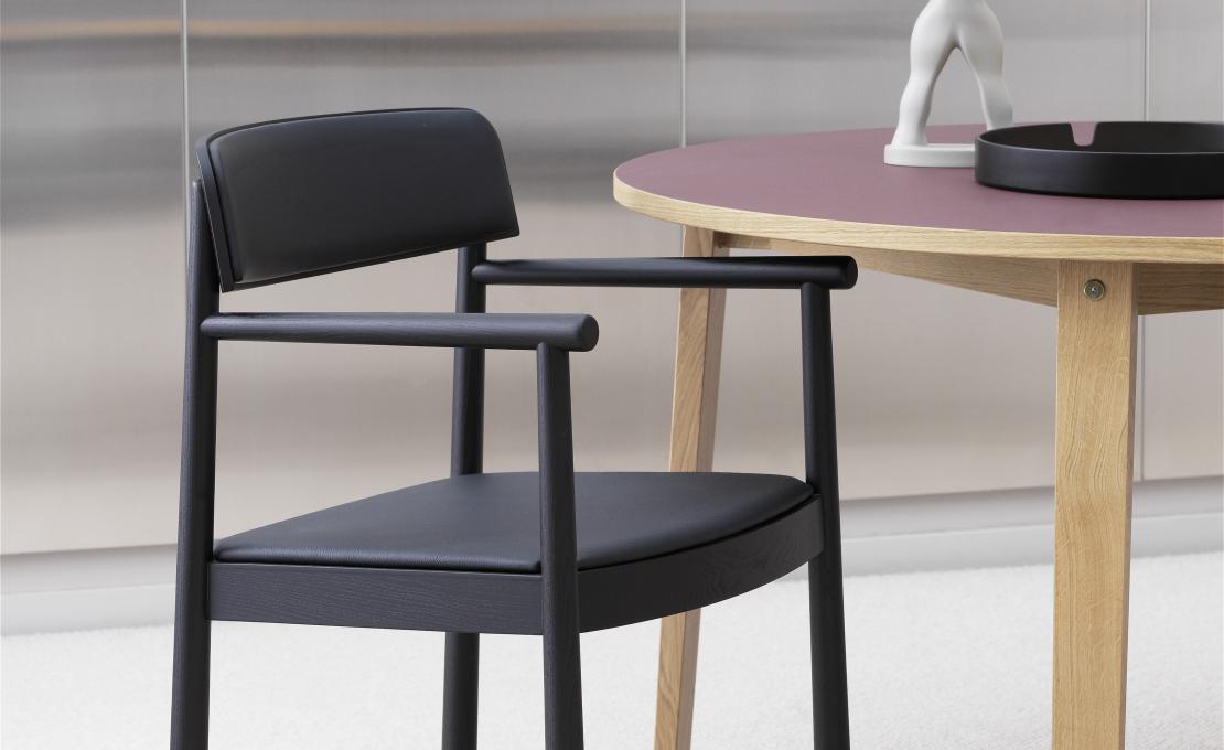 Кресло от фабрики Normann Copenhagen модель 140162 Timb Upholstery Arm