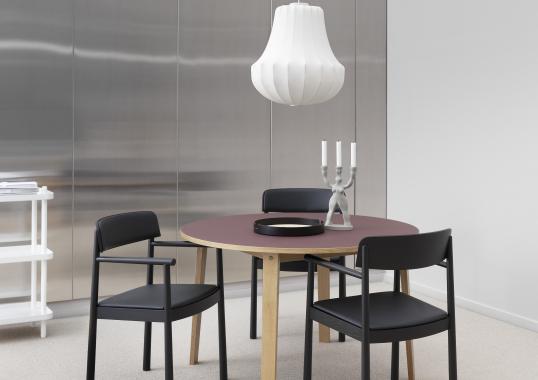 Кресло от фабрики Normann Copenhagen модель 140162 Timb Upholstery Arm