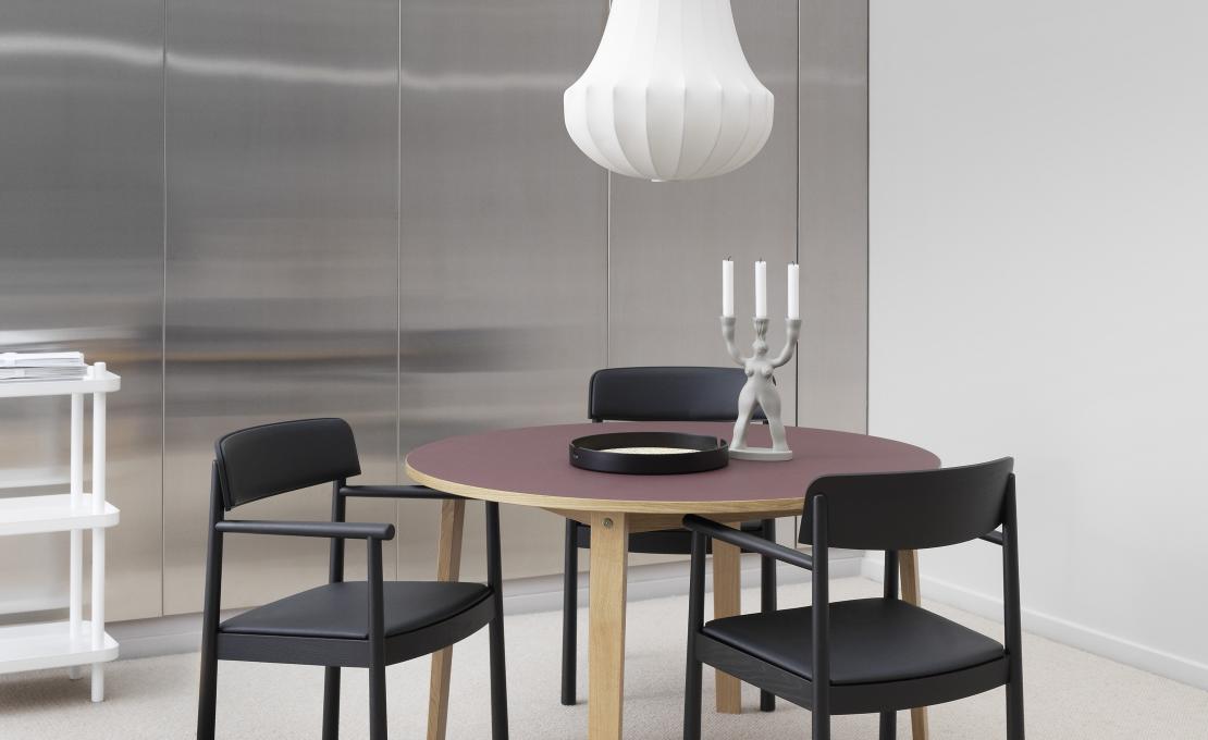 Кресло от фабрики Normann Copenhagen модель 140162 Timb Upholstery Arm