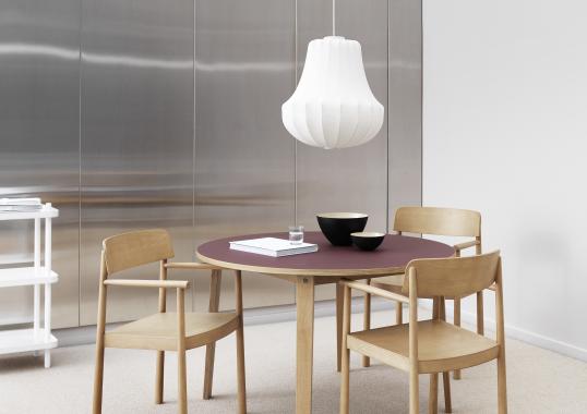 Кресло от фабрики Normann Copenhagen модель 140161 Timb Arm