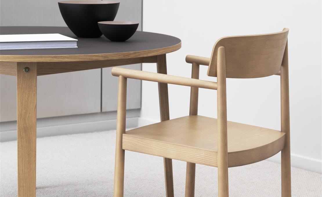 Кресло от фабрики Normann Copenhagen модель 140161 Timb Arm