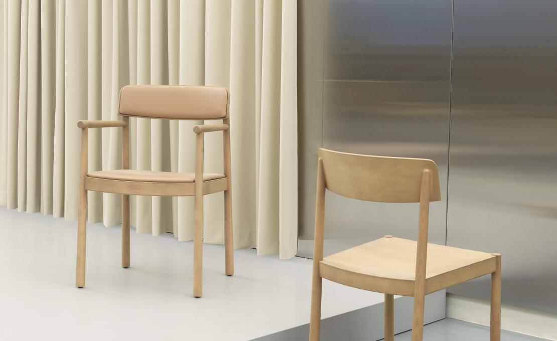Кресло от фабрики Normann Copenhagen модель 140162 Timb Upholstery Arm