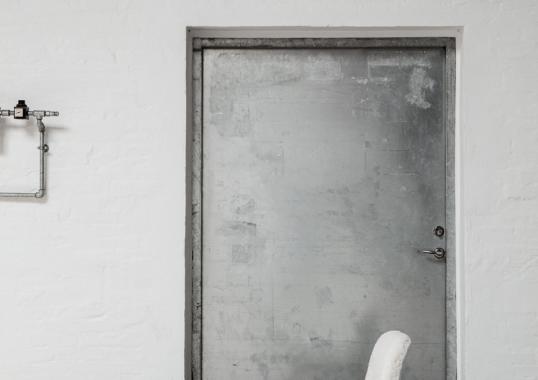 Кресло от фабрики Norr11 модель Goose Lounge Arm