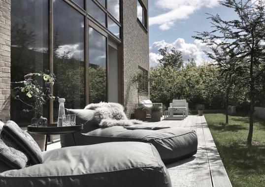 Уличная кушетка от фабрики Norr11 модель Storm Chaise Lounge