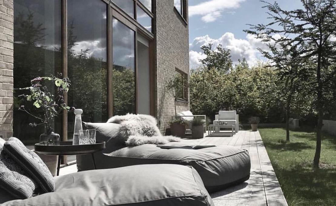 Уличная кушетка от фабрики Norr11 модель Storm Chaise Lounge