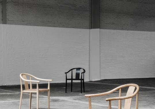 Стул от фабрики Norr11 модель Shanghai Dining Leather 