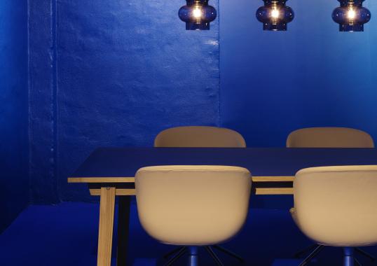 Стол от фабрики Normann Copenhagen модель 6030 Slice Linoleum Table