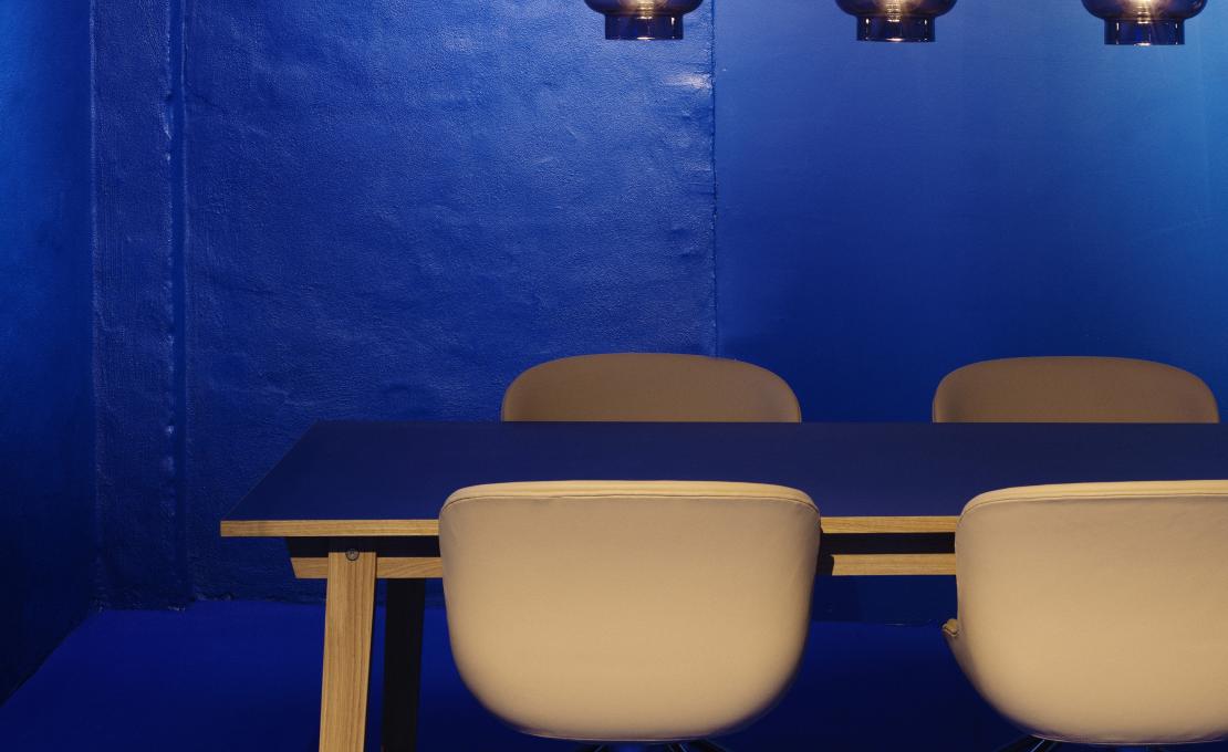 Стол от фабрики Normann Copenhagen модель 6030 Slice Linoleum Table