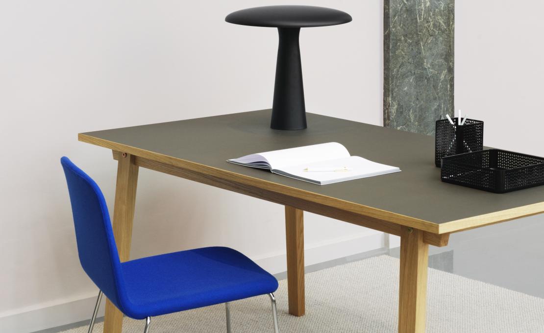 Стол от фабрики Normann Copenhagen модель 6030 Slice Linoleum Table